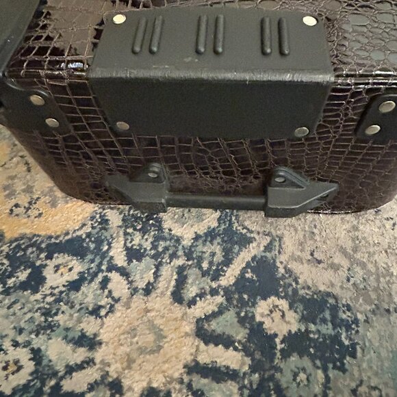 David Jones Crocodile Embossed Rolling Bag - Picture 8 of 10